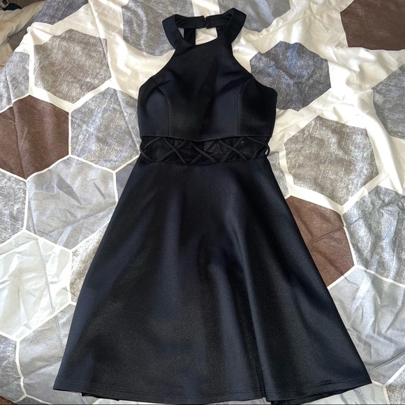 Sleek Black Dress 🖤 - Picture 2 of 6